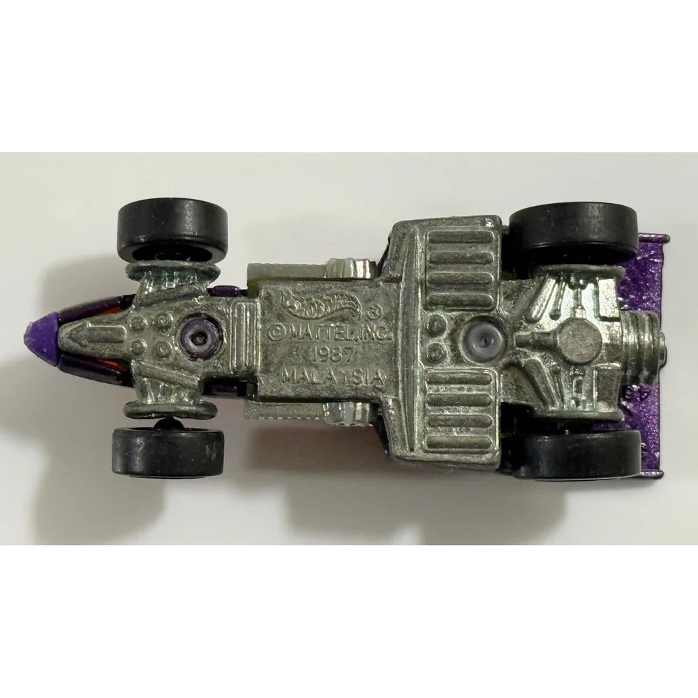 Hot Wheels Jet Threat Diecast Car Kids 1:64 Purple‎ Flame Graphics 1987 Mattel